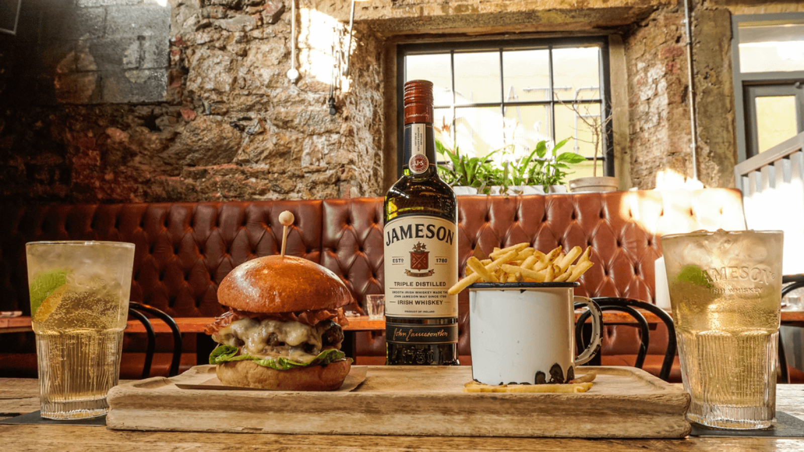Jameson Burger mit Jameson, Ginger Ale & Lime